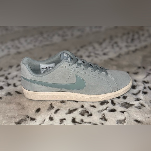 Nike Women’s Court Royale Suede Shoes - Picture 10 of 11